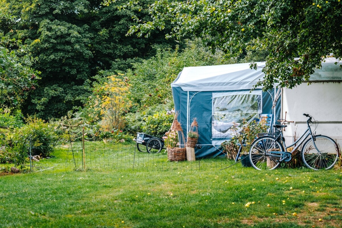 Fahrrad auf dem Campingplatz in Dänemark