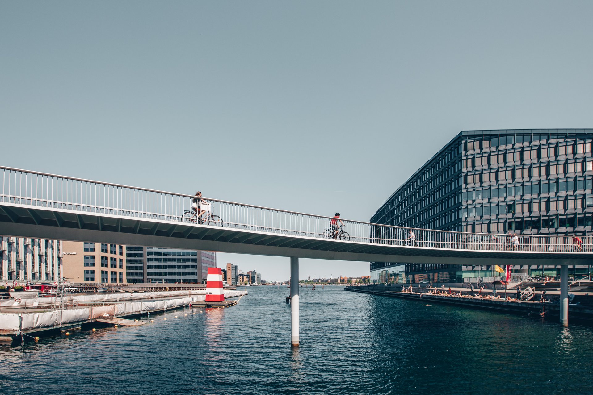 Fahrradweg in Kopenhagen übers Wasser
