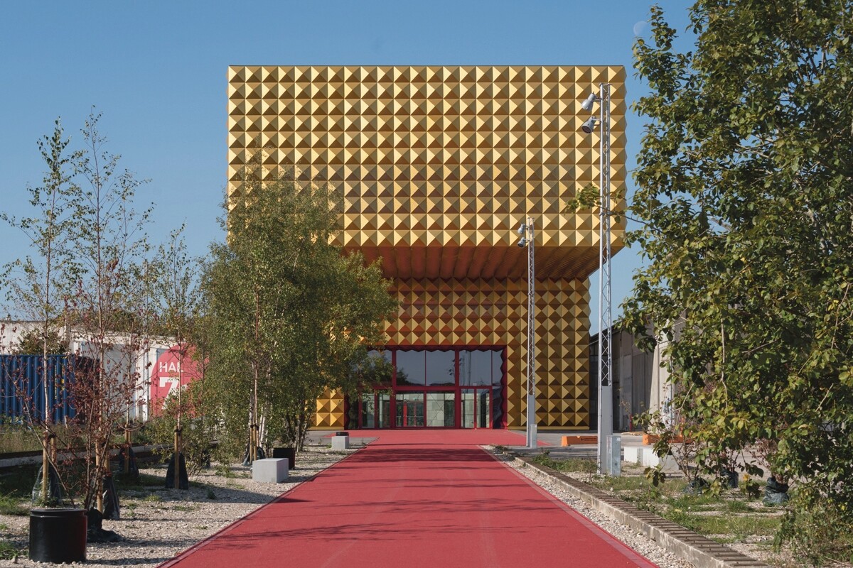 Goldene Fassade des Ragnarocks Museum in Roskilde