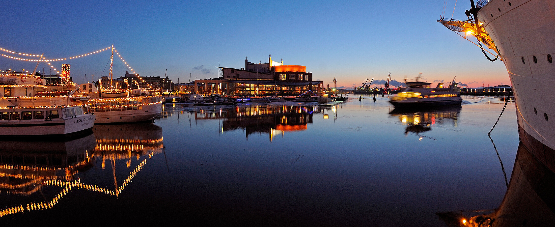 Hafen in Göteborg in Schweden schön beleuchtet in der Nacht