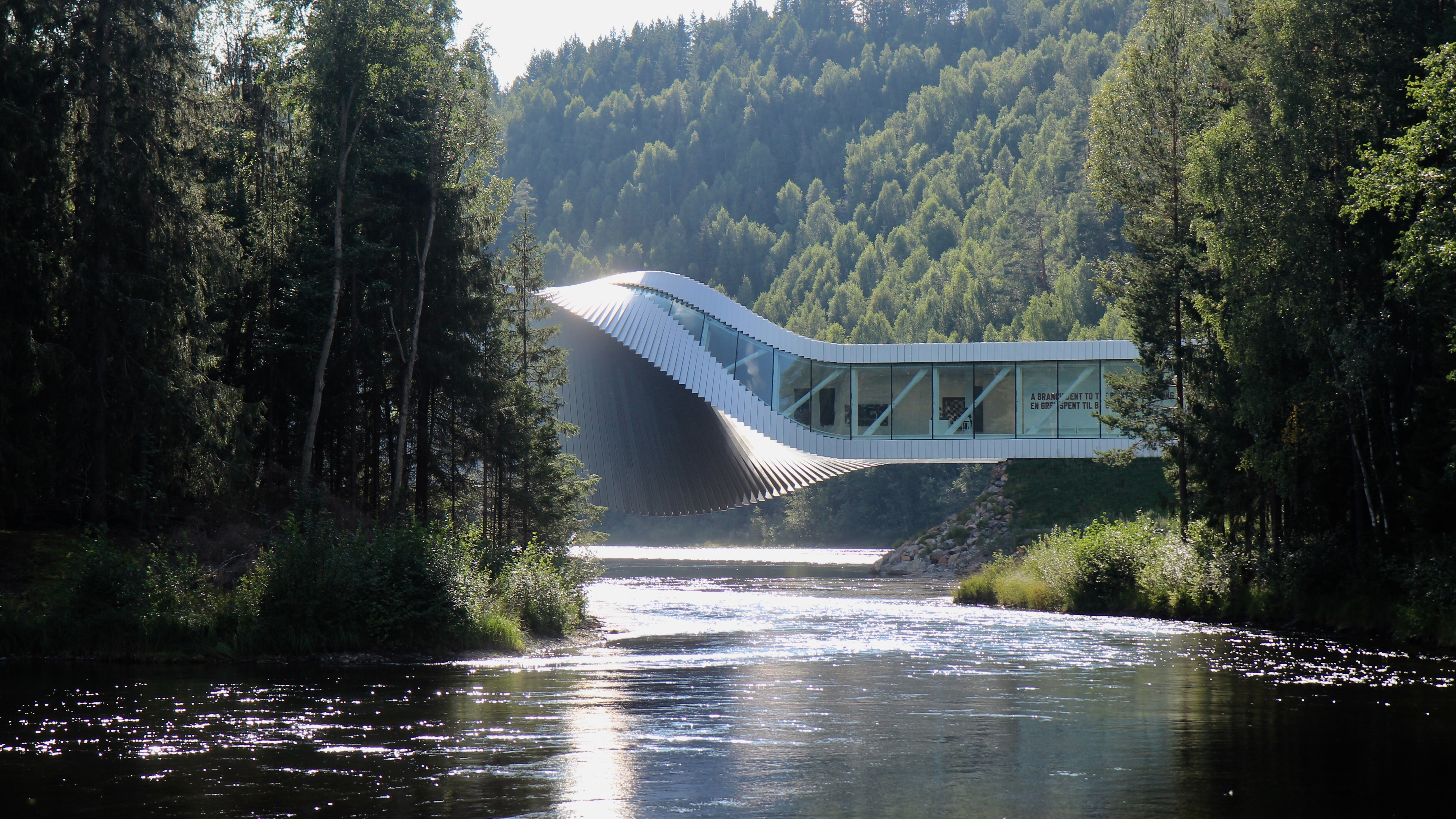 Nachhaltige Brückengalerie namens Twist in Kistefos in Norwegen