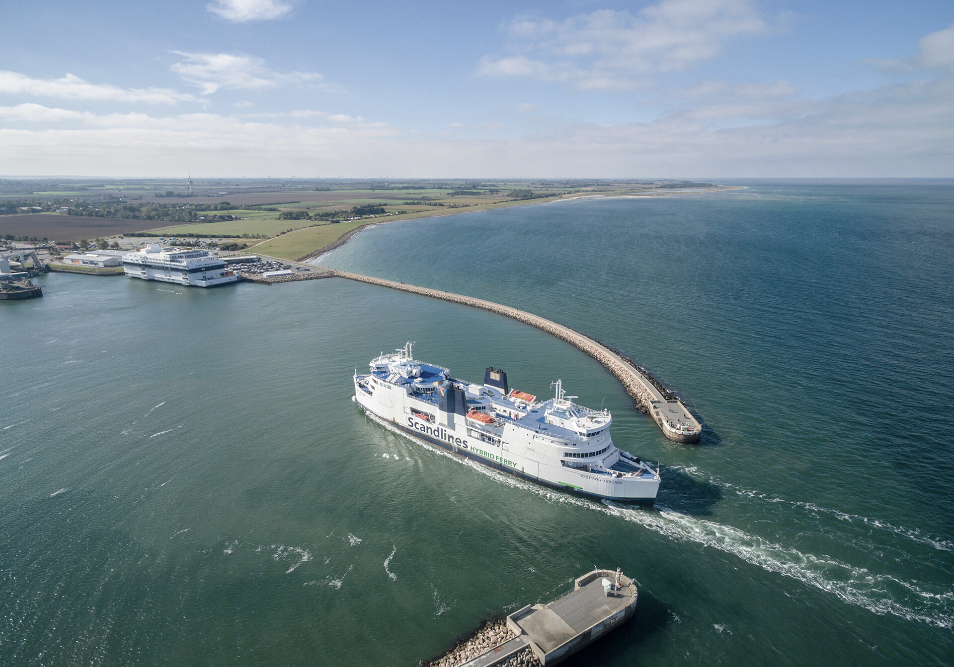 Færgen Schleswig Holstein sejler mod Puttgarden havn